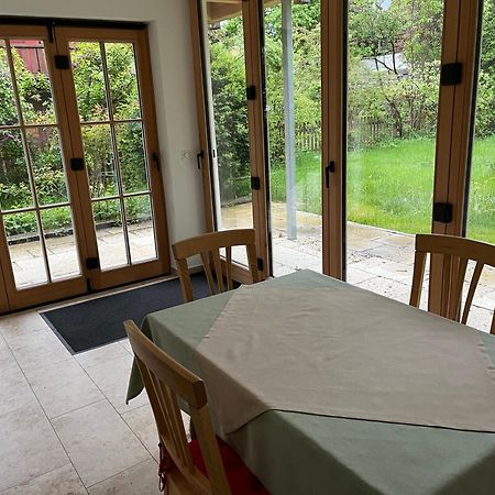 Barrierefreie 3-Zi.-Ferienwohnung Mit Gartenzugang In Ruhiger, Zentrumsnaher Lage Oberammergau Exterior photo